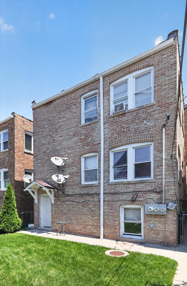 Building Photo - 1822 Gunderson Ave