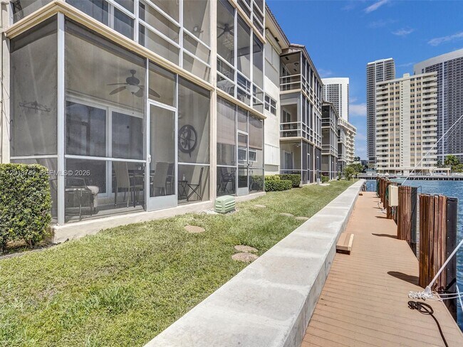Building Photo - 2600 Diana Dr