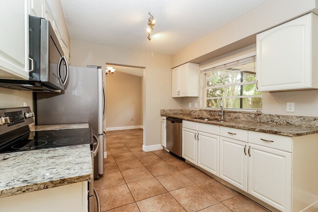 Building Photo - 1518 Crossridge Dr