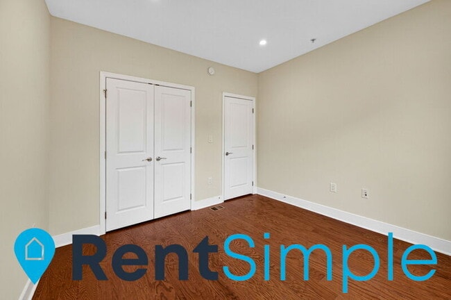 Building Photo - 1418 N Rhodes St