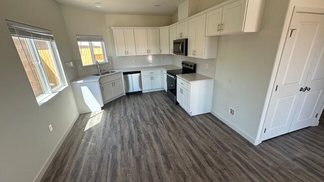Building Photo - Coyote Run Duplexes 6000