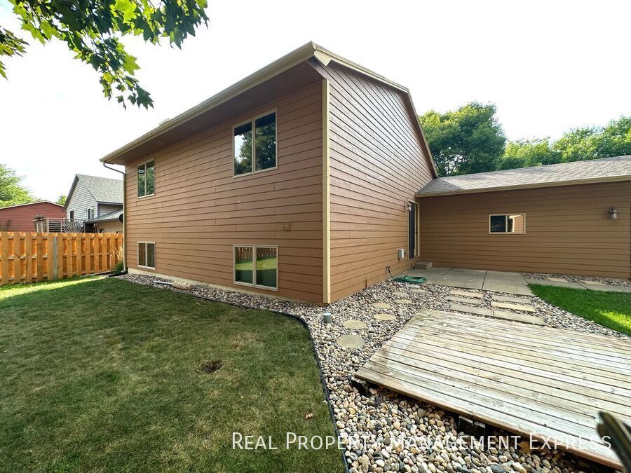 Building Photo - 3 BED 2 BATH HOME NEAR MORNINGSIDE PARK