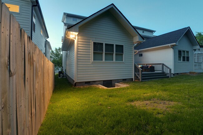 Building Photo - 521 Camden Dr