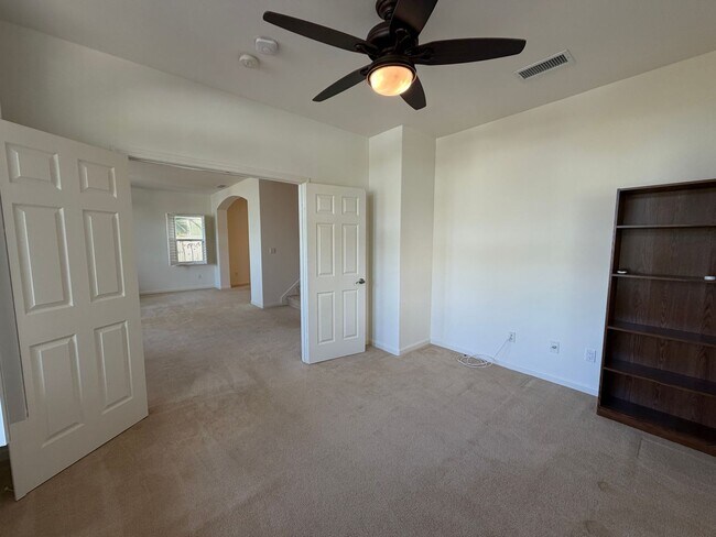 Building Photo - Spacious 4-Bedroom Ewa Beach Home with Den...