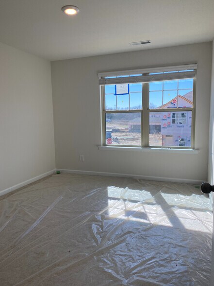Building Photo - Room in Townhome on Planters Trace Ln