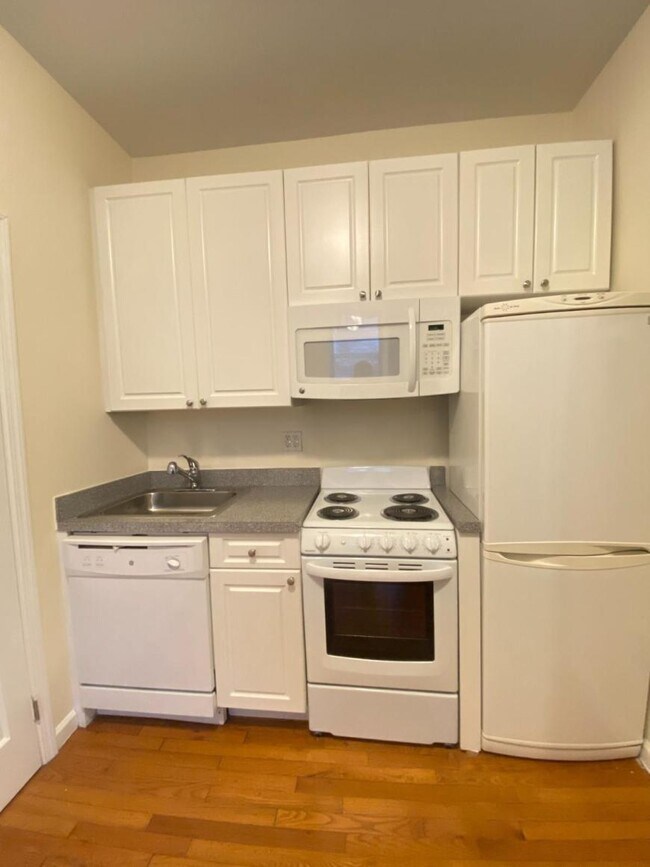 Building Photo - 0 bedroom in New York NY 10023