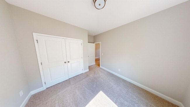 Building Photo - 1060 Moen Lp