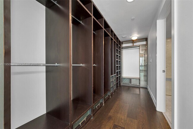 Building Photo - 900 Biscayne Blvd