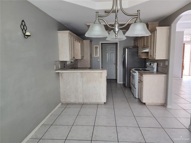 Building Photo - 18 Kerria Ave