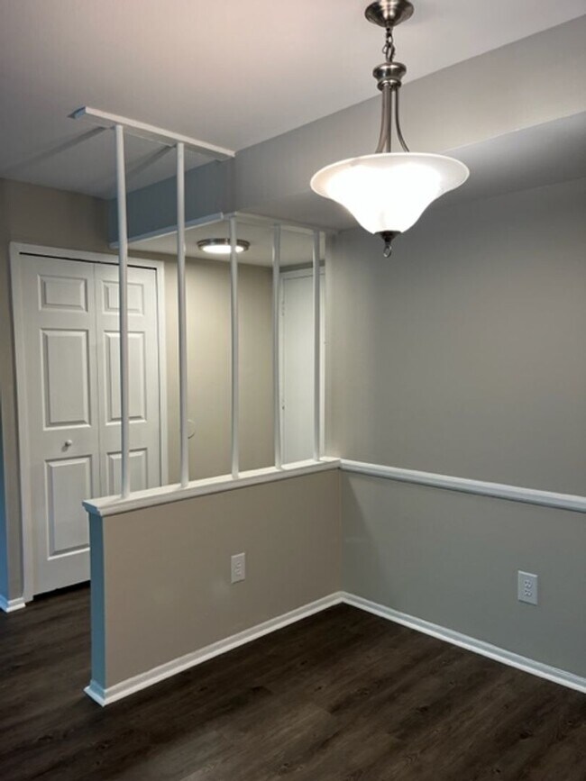 Building Photo - Charming, 2 bedroom/1 bath near Downtown Rochester!