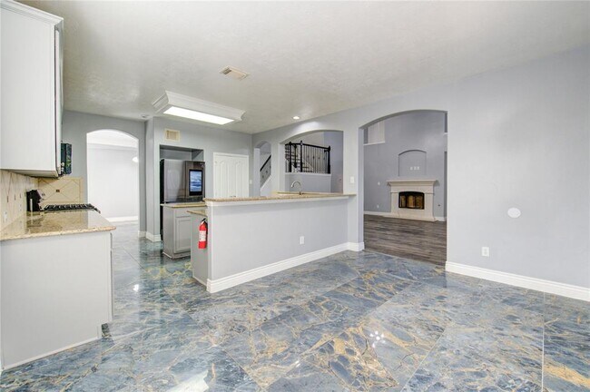 Building Photo - 5002 Laura Lee Ln