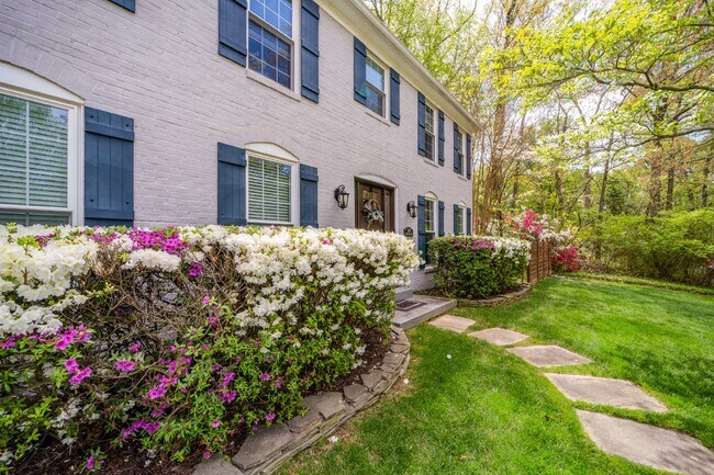 Building Photo - Extensively Renovated 4-Bedroom Home in Prime Location! Unbelievable custom kitchen.