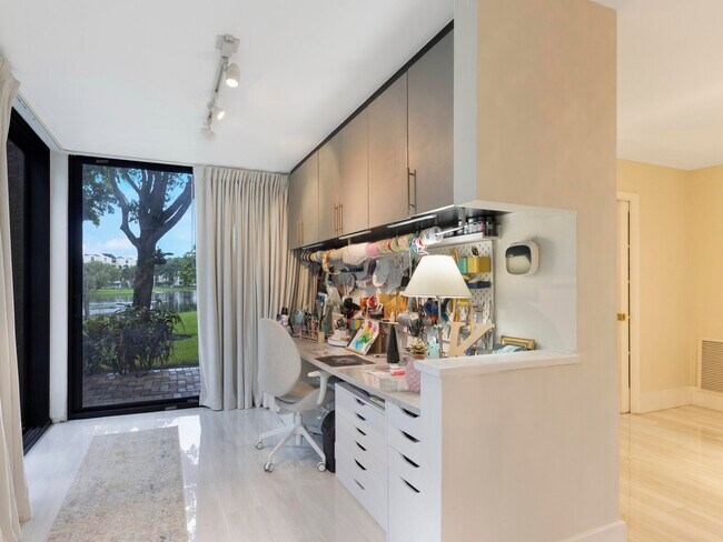 Building Photo - 955 Egret Cir