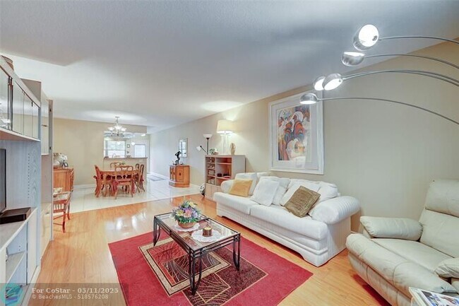 Building Photo - 2102 Lucaya Bend