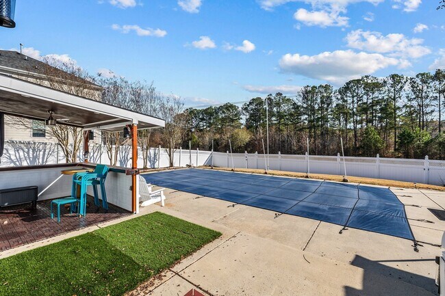 Building Photo - ***Beautiful Knightdale 4/2.5 W/ Private Pool***