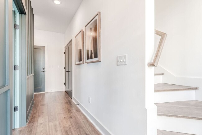 Building Photo - 87 Lucile St