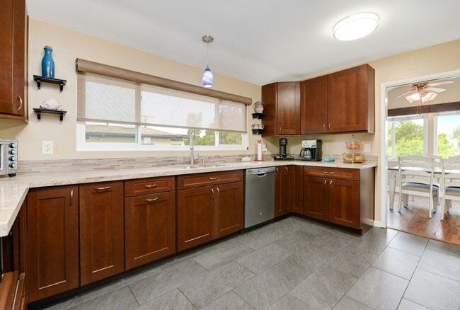 Building Photo - 3909 Nereis Dr