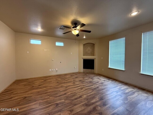 Building Photo - 11533 Merejildo Madrid St