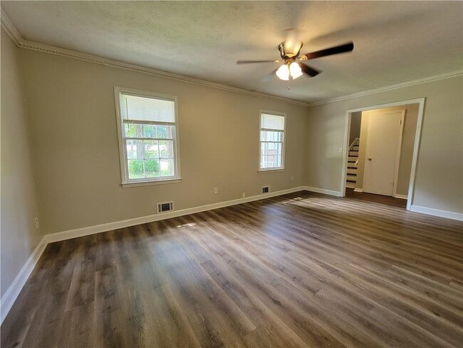 Building Photo - 2506 Windmere Dr NW