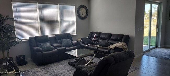 Building Photo - 5090 Daybreak Dr