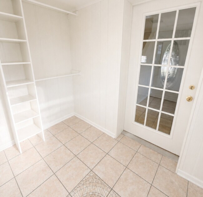 Building Photo - 6925 Elder Ct