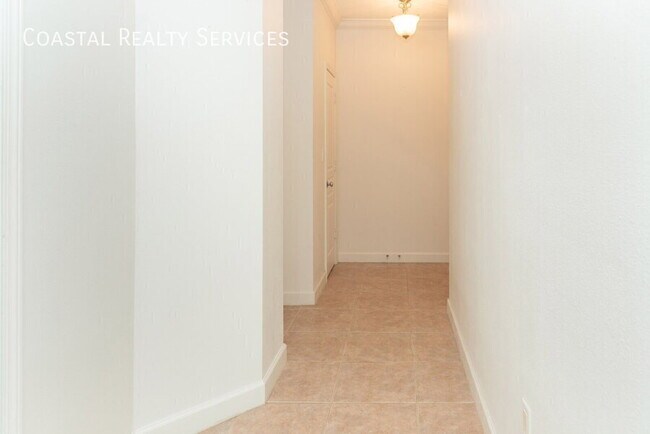 Building Photo - 113 Brooks St SE