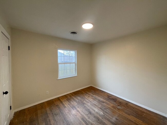 Building Photo - Updated 3/1.5 in Gables Neighborhood