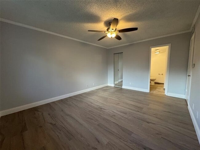 Building Photo - 606 Gardens Dr