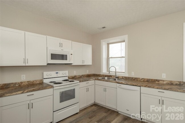 Building Photo - 212 S Broad St