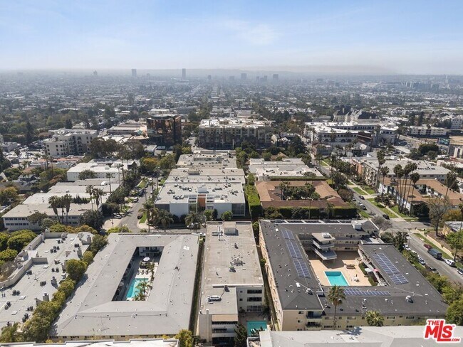 Building Photo - 7949 Selma Ave