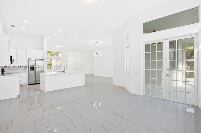 Building Photo - 646 Heritage Dr