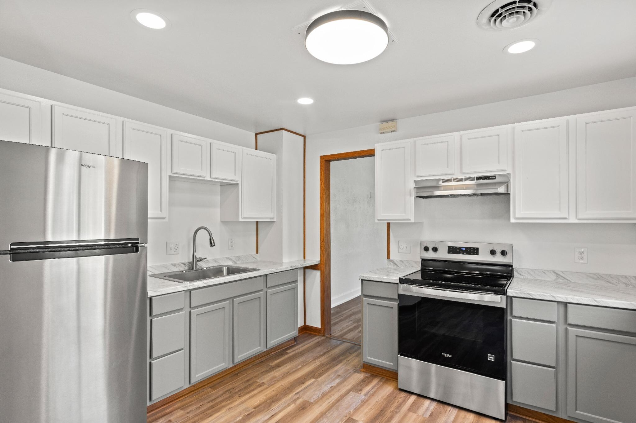 Building Photo - 402 Burlington Ave