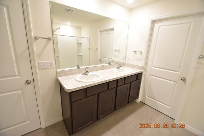 Building Photo - 8075 Broad Pointe Dr