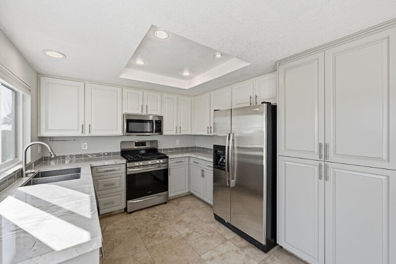 Building Photo - 1727 Avenida Alta Mira