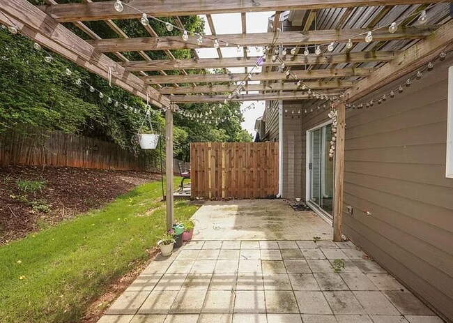 Building Photo - 5260 Sherwood Way