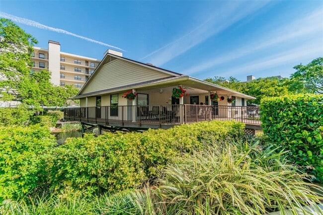 Building Photo - 900 Cove Cay Dr