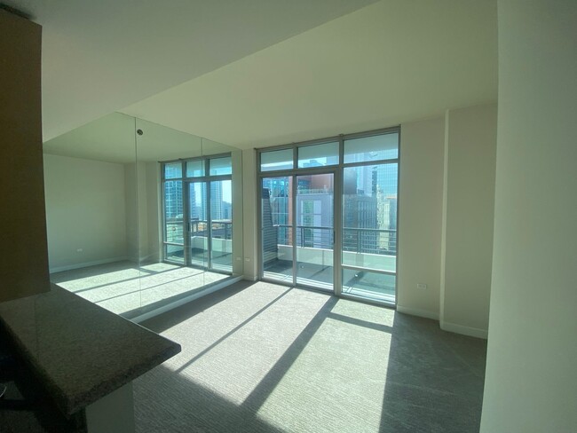 Building Photo - 2 Bed/1 Bath Condo for Rent at Acqua Vista!