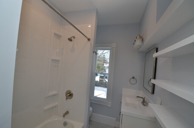 Building Photo - 39 Cleveland St