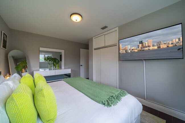 Building Photo - 2101 N 52nd Ave