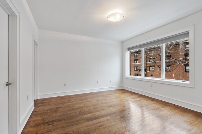 Building Photo - 635 6th St