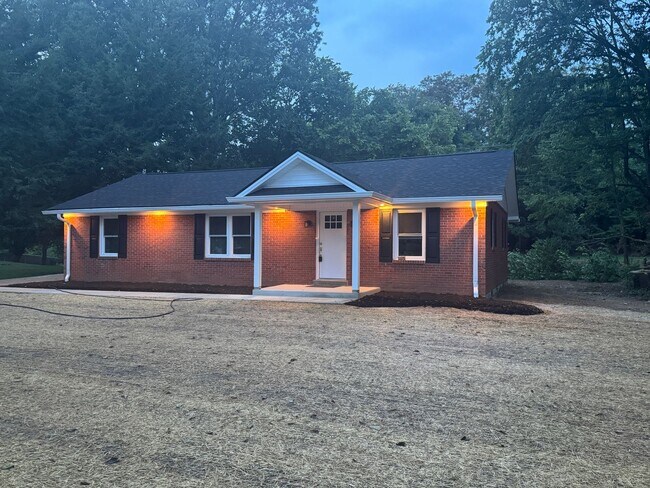 Building Photo - 4 Bed, 2.5 Bath with Park Access in the perfect location in Nicholasville! Stainless Steel Applia...