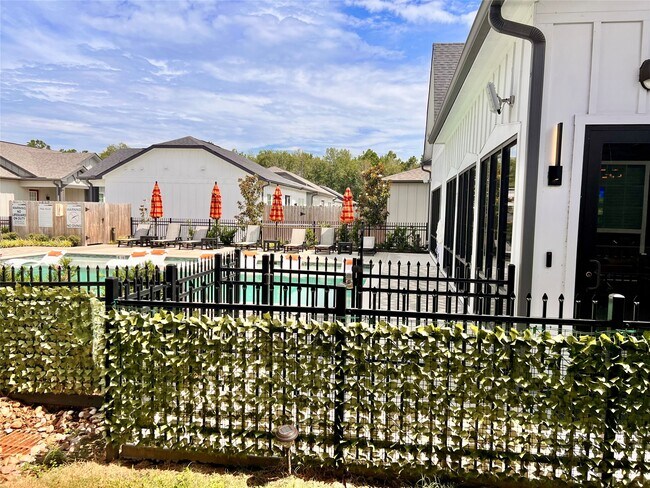 Building Photo - 4250 Woodridge Pkwy