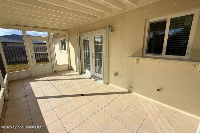 Building Photo - 544 Biscayne Dr