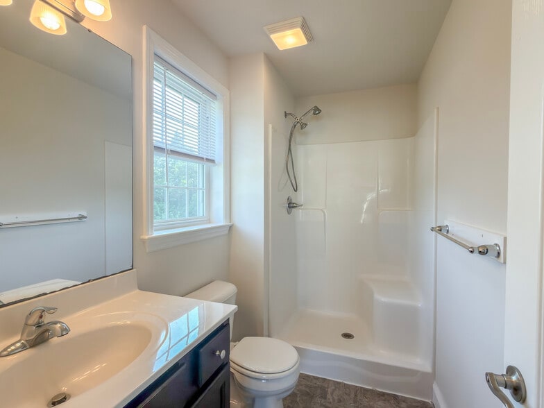 Building Photo - 141 Cedarwood Dr