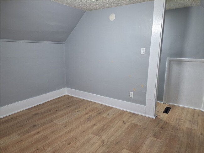 Building Photo - 72 Saratoga Ave