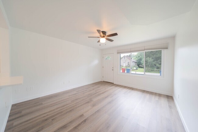 Building Photo - 7112 W 137th Ln