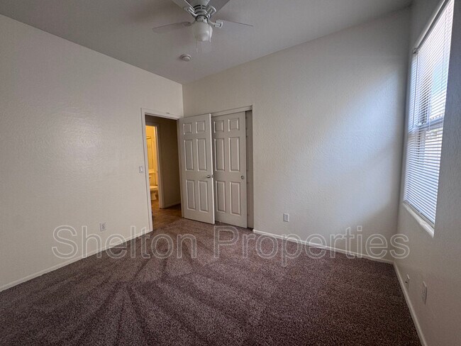 Building Photo - 2047 S Starling Dr