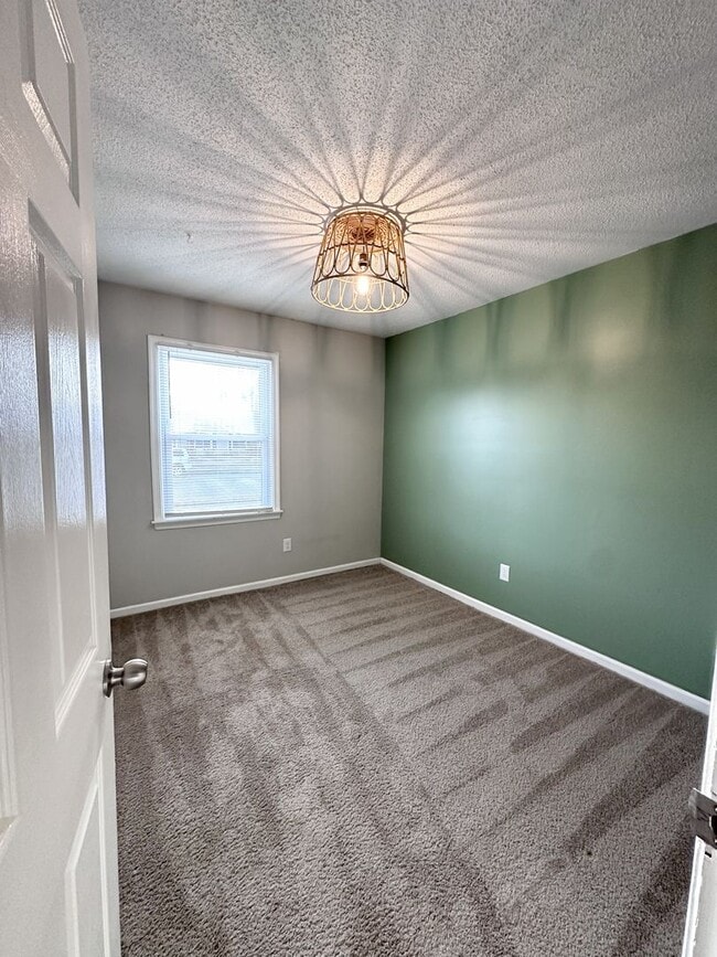 Building Photo - Eclectic & Charming Updated Ranch