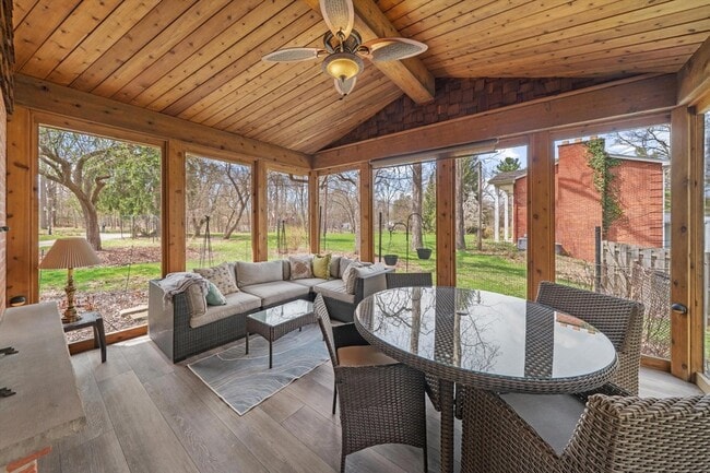 Building Photo - 2854 Parkridge Dr