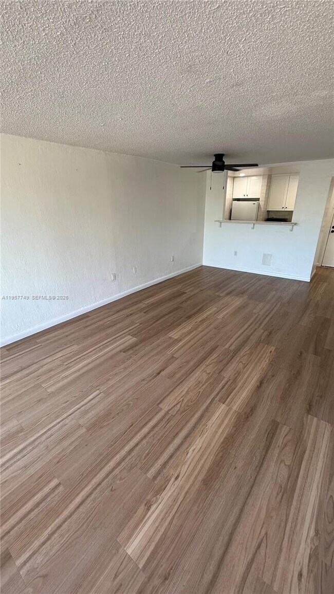 Building Photo - 10400 SW 108th Ave